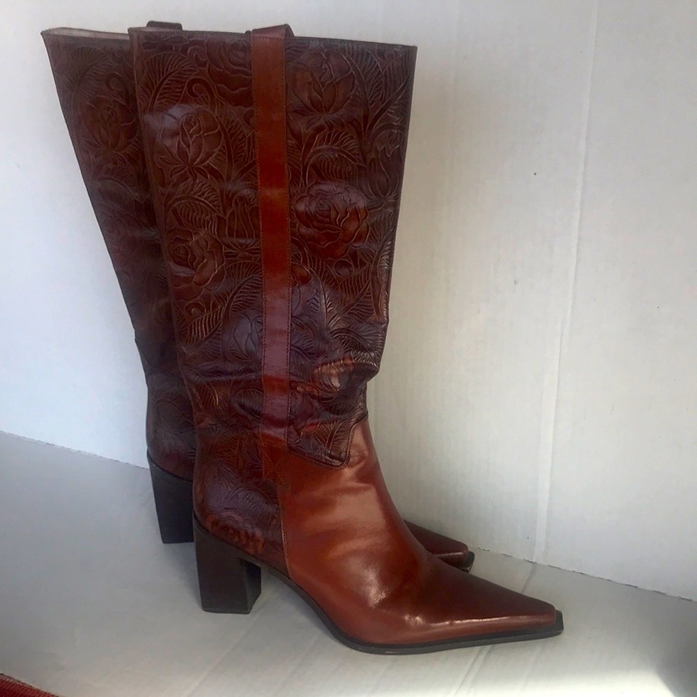 BCBG MaxAzria Toppi boots